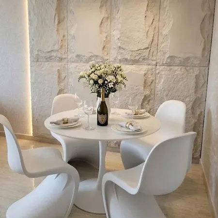 Pecani Perla Del Mar - Coastal Art Residence, Marina Dinevi Etara 1 Apartment *
